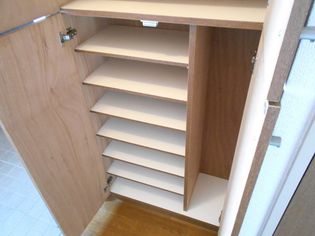 ヴィブレ司の下駄箱(下部)