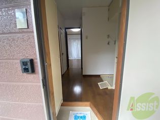 メゾンドMAYUの玄関からの様子。毎日の出入りはこちらから。