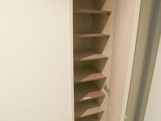 キャッスルアズマの収納たっぷりの下駄箱です☆