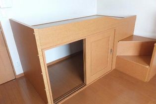 レオパレスすとりーとビーツIIのベット下大型収納スペース付き