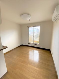 サンハイム関新の洋室は7帖!バルコニーに出れます