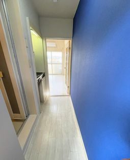 シンセイ2号棟のシンプルな玄関