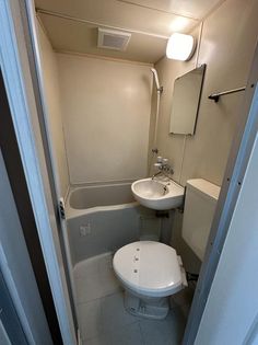 シンセイ2号棟のコンパクトなトイレ