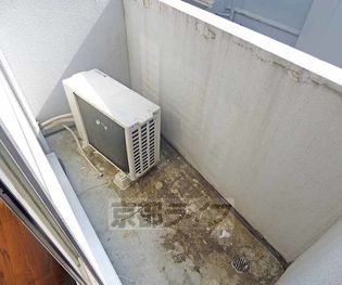 メゾン紫野のバルコニです。