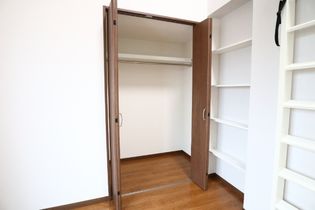 エミューズコートの画像