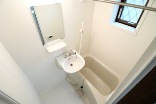 エミューズコートの画像