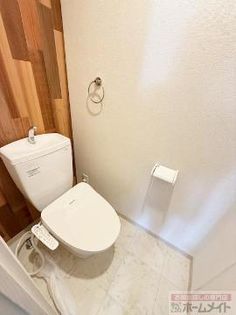 クリスタルハイツ玉出のシャワー付トイレ