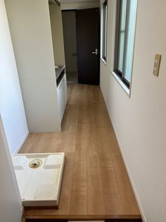 アトラスカーロ弐番館の1DK■玄関から洋室が直接見えないのが良いですね。
