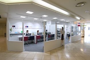 UR助松の案内窓口「UR賃貸ショップ泉大津駅前」。南海本線「泉大津」駅