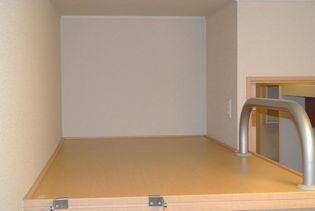 レオパレスビハイントロンチーノのベッド