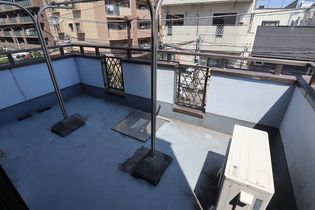 フラワーマンションの広々としたルーフバルコニーです♪