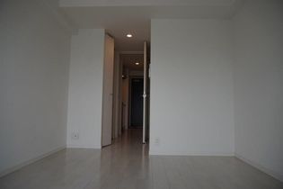 オーキッドレジデンス新大阪の明るい室内です