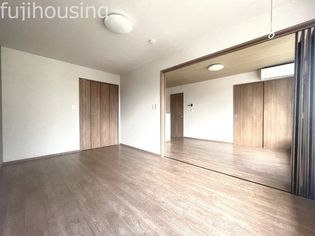 Renoarte Eastの画像