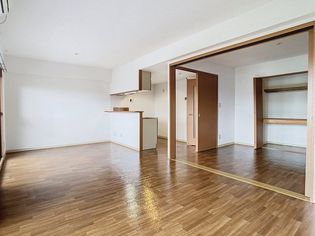 本郷マンションの写真は建物の1室となります、仕様が異なる場合には現況優先とな