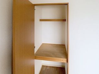 本郷マンションの写真は建物の1室となります、仕様が異なる場合には現況優先とな