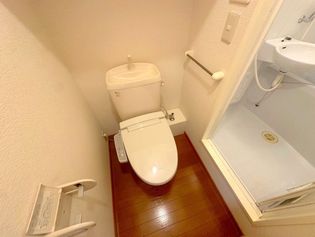 レオパレスドミールの綺麗なトイレにはウォシュレット標準装備です。
