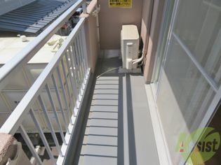 イーグルハイツ高松のちょっとしたバルコニーになります。陽もよく当たります。