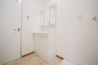 ファーストハイツ今福のミラーの中に収納できるシャワー付きの洗面台!