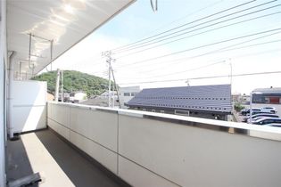 ファーストハイツ今福のお布団やお洗濯物がたくさん干せます☆