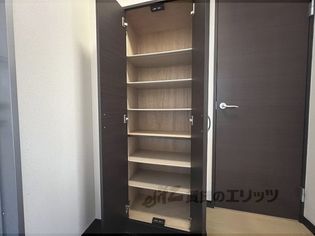 レオネクスト寺本の下駄箱