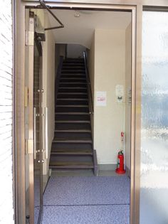 十番Mビルのエントランス