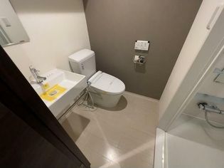 CROSS COURT NAMIKIの落ち着いたトイレです