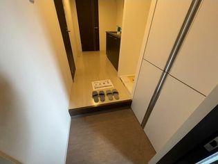 CROSS COURT NAMIKIの明るい玄関です