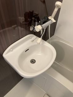 プライムテラス生田の身支度にも便利な洗面台