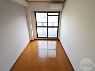 ブロッサムコートの明るい室内です