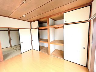 西牧ビルの写真は同建物内の参考写真です