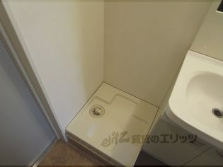 バインオークイレブンの洗濯機置場