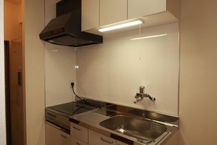 エアフォルク湖山北のグリル付き2口IHクッキングヒーターも備え付けです。