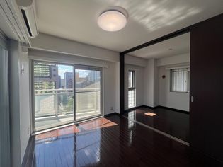 定禅寺ガーデンスクエアの収納付き・2面採光の日当たりの良いお部屋です。