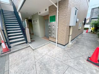 カンタービレの綺麗なエントランスです。