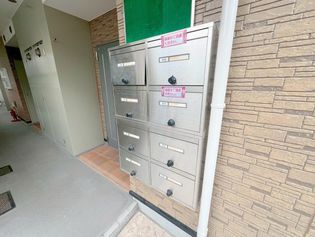 カンタービレのロビーにある各部屋毎のメールボックス。