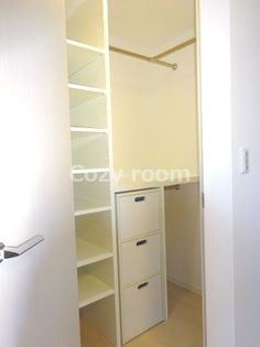 アパートメンツ江坂の沢山収納出来るウオークインクローゼット