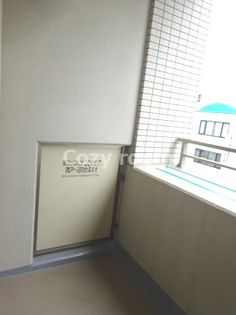 アパートメンツ江坂の東向きのバルコニーがあります。