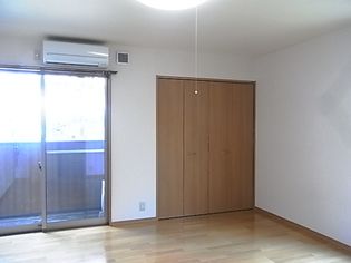 ぐりーんすくえあの洋室は広ーい10帖です!ベッドを置いても余裕♪