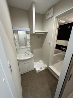 Bo LAGOMの洗濯機上には収納もあります。