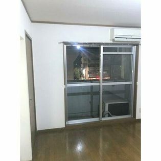 第一中央ビルディングの床は木目のタイプです