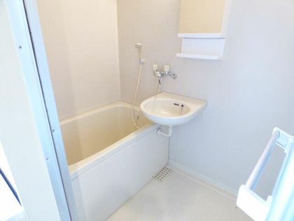 ウイングコートの洗面付きのお風呂です