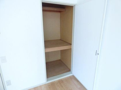 ウイングコートの奥行きのある収納です