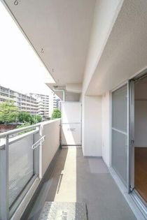 UR西宮マリナパークシティ丘のある街のバルコニー