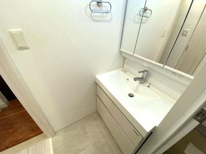 ORSUS新大阪の収納付き洗面台です!