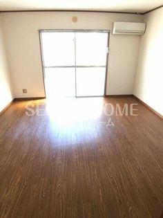 コーポラス山田の広くて明るい寝室