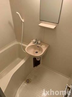 メゾンシャルマンの忙しい朝には欠かせない洗面所です