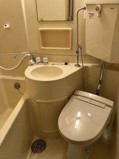 全国ビルニューオリンピアのトイレは新品シャワー便座