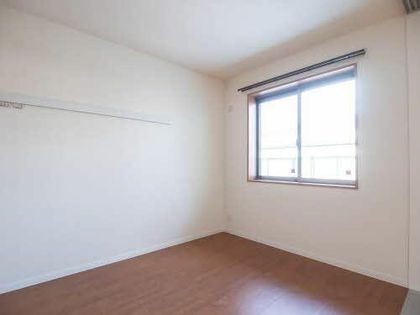 シャーメゾングレイスの洋室に窓あり。