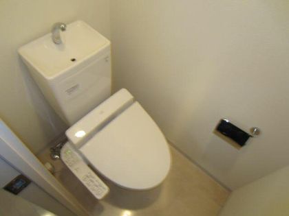 エステムプラザ名古屋・栄プレミアムのシャワー付きトイレ