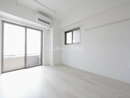 オークスクエア吹上の洋室8.7帖 エアコン付 南向きバルコニー